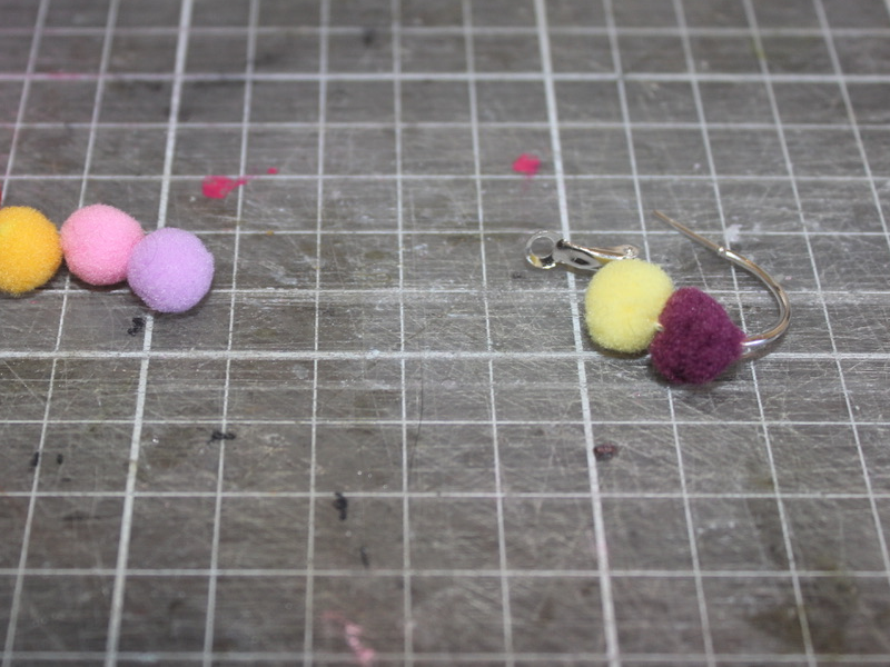 How to make pom pom hoop earrings with rainbow shades
