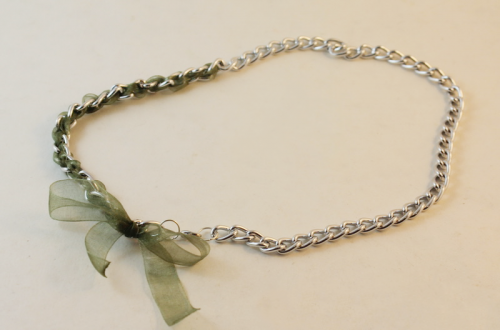 the finished ribbon bow necklace