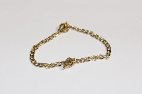 the finished gold chain knot bracelet