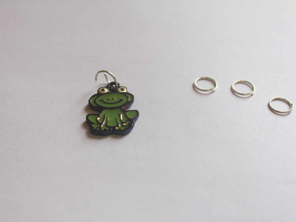 one jump ring on one frog charm