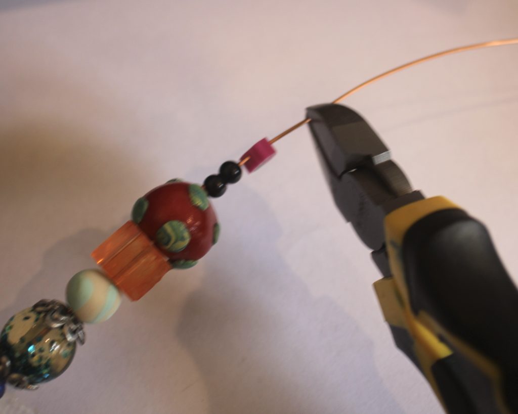 trimming the end of the wire using cutting pliers